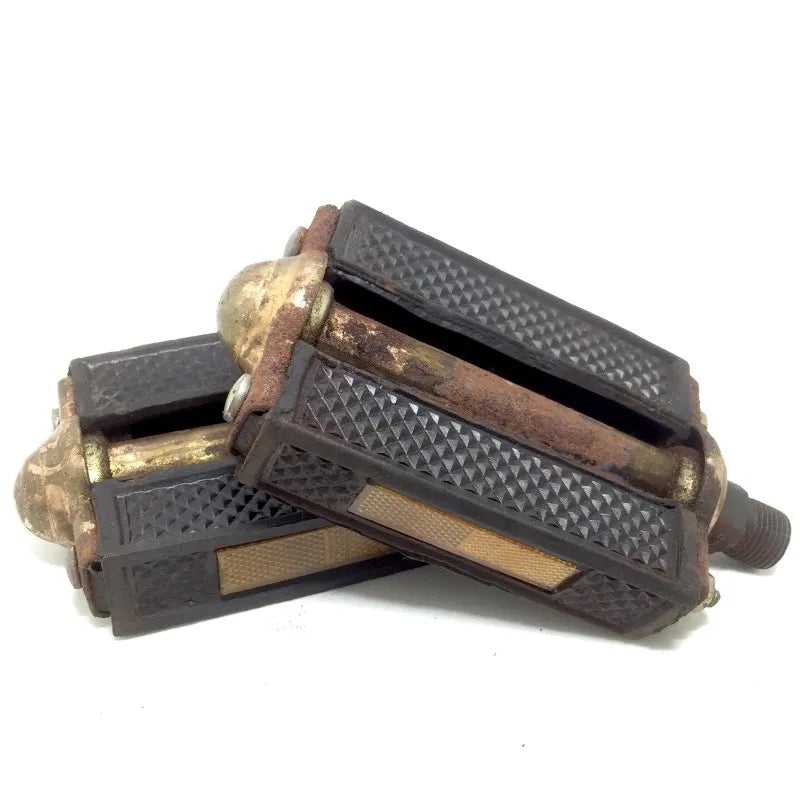 Q035  Retro Bike Riding Supplies Vintage Pedal / Traditional Old-fashioned  (Copper)  26/ 28-inch Bicycle Accessories
